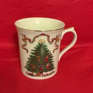 LENOX HOLIDAY MUG